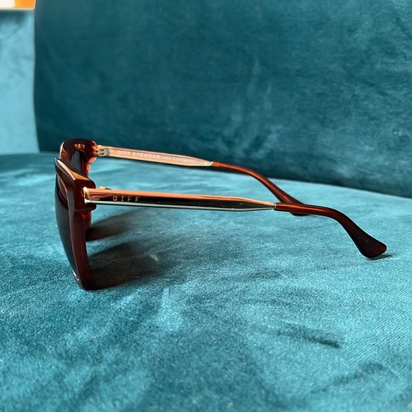 Sunglasses - Picture 3 of 5